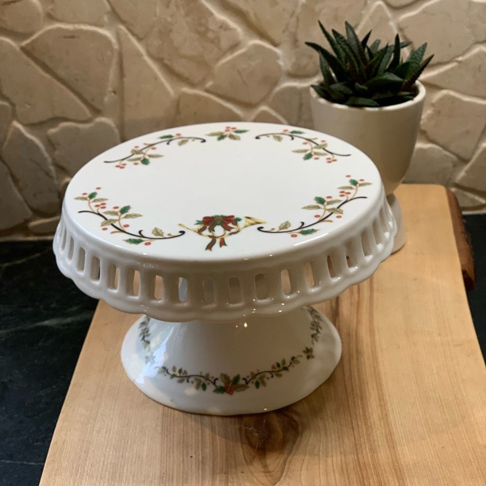 MIKASA | Lacy Porcelain Mini Cake Stand | Christmas Theme